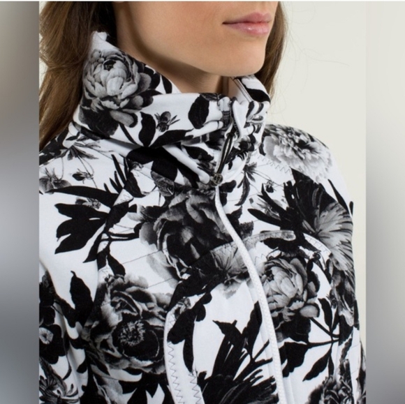 Like NEW - Lululemon Floral Black and White Women's Jacket, Sz. 4 - Picture 2 of 4